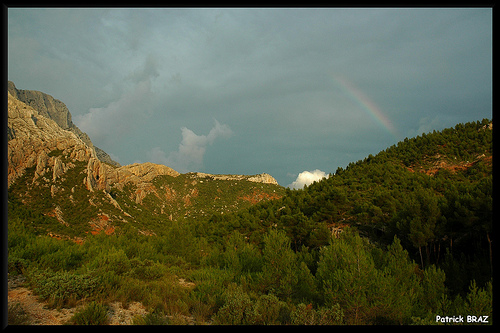 Couleurs orageuse au pied de la montagne Sainte-Victoire par Patchok34