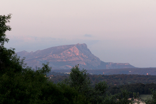 Montagne Sainte-Victoire almost in 3D by Meteorry