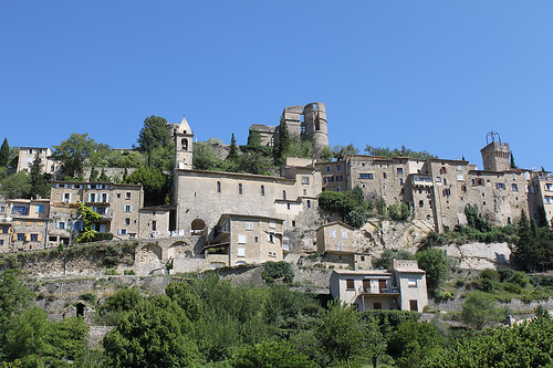 Arrivée aux pieds du village de Montbrun-les-Bains par gab113