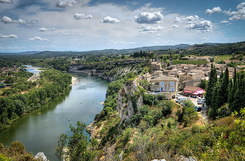 Vu sur le village d'Aiguèze et l'ardèche par deltaremi30