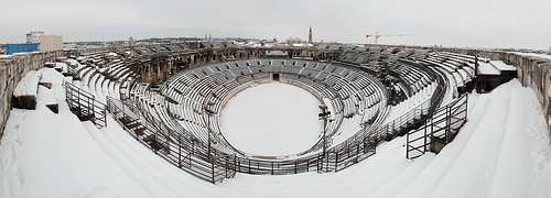 La Neige à Nïmes : Les arènes de Nîmes sous la neige par matth30