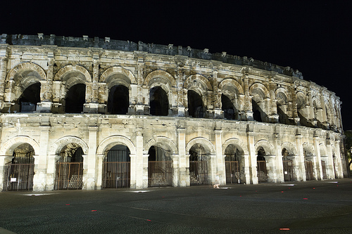 Les arènes de Nimes de nuit by spanishjohnny72