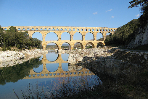 Le Pont du Gard :en reflet sur le gardon by mistinguette18