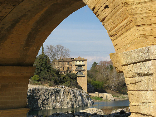 Sous une arche du Pont du Gard by mistinguette18