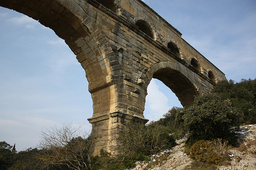 Aqueduc en pierre par Cilions