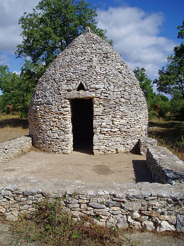 "Borie" Dry-stone hut  by Sokleine