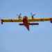 Canadair rouge et jaune dans le Gard par Rémi Avignon -   Gard Provence France