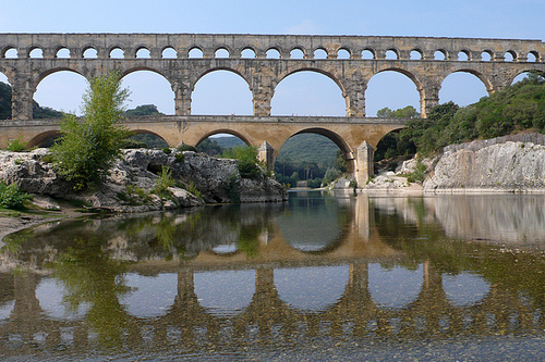 Pont du Gard en mirroir by lepustimidus