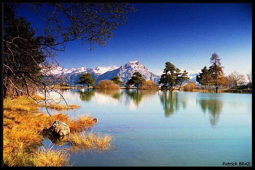 Reflets sur le Petit lac de Saint-Appolinaire by Patchok34