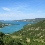 Vue sur le Lac de Sainte-Croix par mistinguette18 - Aiguines 83630 Var Provence France