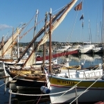 Bandol : barques de pêcheurs en hibernation by ryotomo - Bandol 83150 Var Provence France