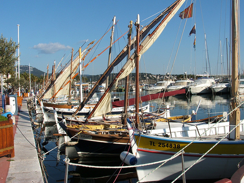 Bandol : barques de pêcheurs en hibernation par ryotomo