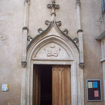 La république sur l'église de Barjols, Var. par Only Tradition - Barjols 83670 Var Provence France