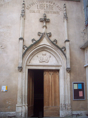 La république sur l'église de Barjols, Var. par Only Tradition