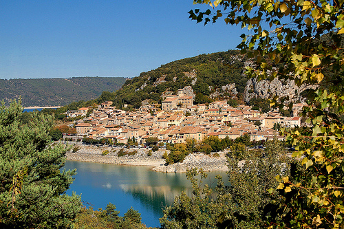 Bauduen : le village au bord de l'eau par Charlottess