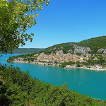 Le village de Bauduen sur le lac de Sainte-Croix. Provence. par nic( o ) - Bauduen 83630 Var Provence France