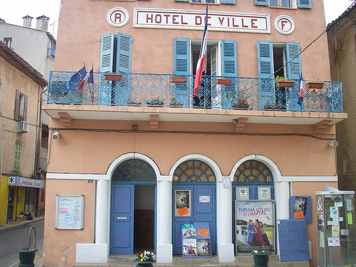 Hôtel de Ville. Besse-sur-Issole, Var. par Only Tradition