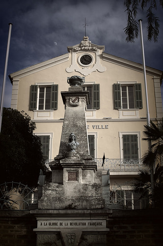 Statue à la gloire de la révolution française by gertfl83