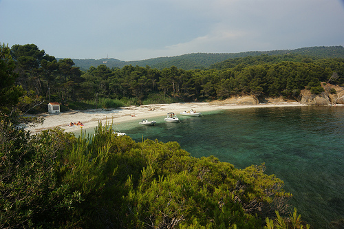 Plage pas loin de Brégançon by chris wright - hull