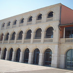 Hôtel de Ville, Cuers, Var. Façade arrière. par Only Tradition - Cuers 83390 Var Provence France