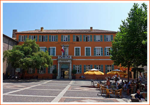 La Place Formigé à Fréjus by .Sissi