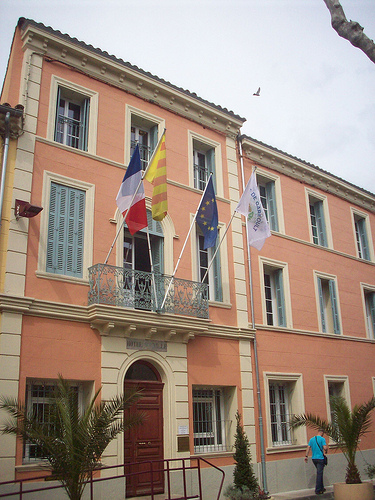 Hôtel de Ville, Garéoult, Var. par Only Tradition