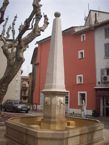 Fontaine, Place de la Mairie, Garéoult, Var. par Only Tradition
