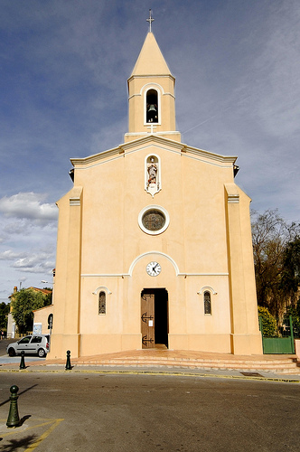Eglise Saint-Pierre by filoufoto1