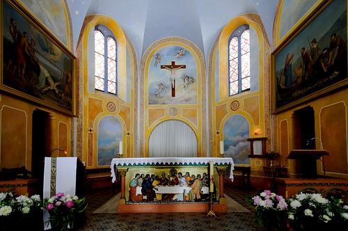 Intérieur de l'Église Saint Pierre by filoufoto1