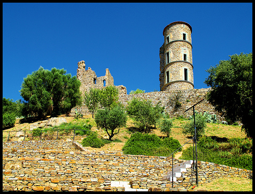 Grimaud Castle Ruins by Morpheus © Schaagen