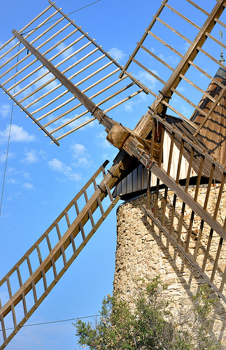 Les ailes du moulin de Grimaud par Charlottess