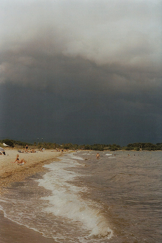 La plage à Hyères  by Petrana Sekula