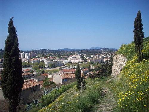 Vue sur La Garde, depuis le Rocher. La Garde, Var. par Only Tradition