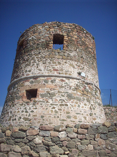 Vieux château. Le Rocher, La Garde, Var. par Only Tradition