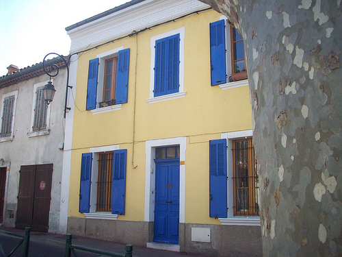 Belle maison, aux couleurs pimpantes. La Garde, Var. by Only Tradition