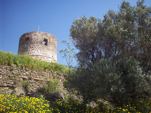 Ancien château. Le Rocher, La Garde, Var. par Only Tradition