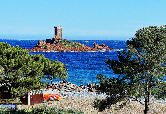 L'île d'Or, le paradis des surfeurs et plongeurs (Var - Le Dramont) par Djeff Costello