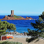 L'île d'Or, le paradis des surfeurs et plongeurs par Djeff Costello - Le Dramont 83530 Var Provence France