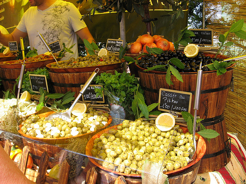 Olives au Marché public au Lavandou by funkyflamenca