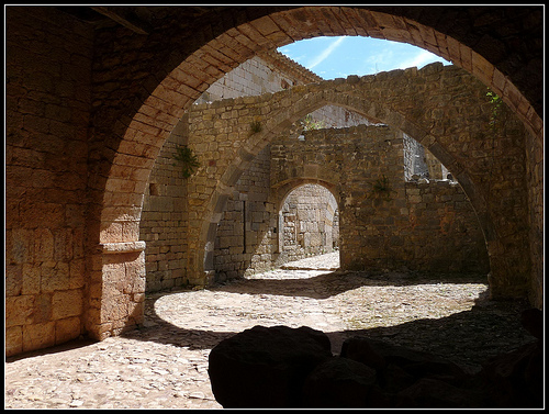 Abbaye du Thoronet : vieilles pierres by J@nine