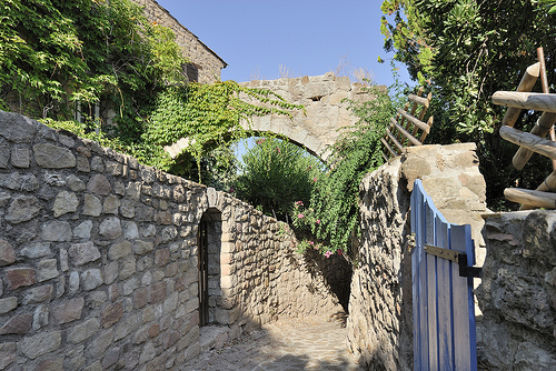 Ruelle - Les Arcs (Var) by pizzichiniclaudio