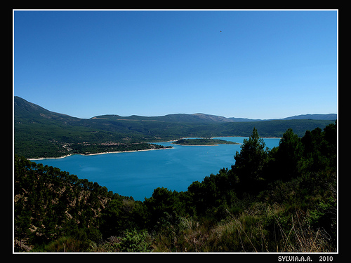 Vue sur le lac de Sainte-Croix par Sylvia Andreu