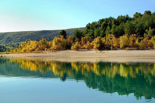 La pointe - Lac de Sainte-Croix par Charlottess