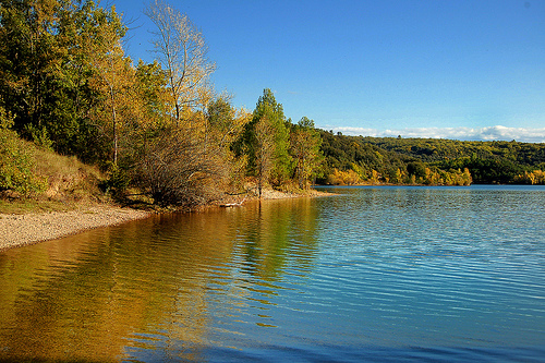 Rivages d'automne - Lac de Sainte-Croix par Charlottess