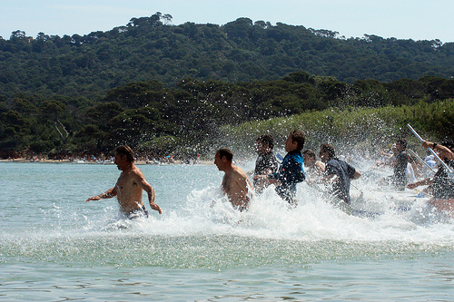 Tous à l'eau ! Sur la plage de Porquerolles par Carine.C