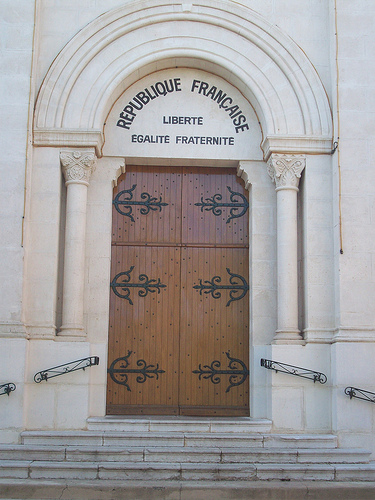 Porche de l'église de Puget-Ville, Var. 