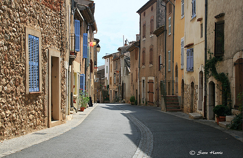 Regusse Street, Provence, France par saraharris.sh64