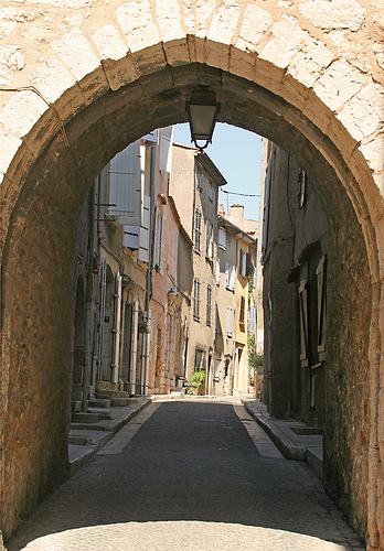 Through The Arch, Regusse by saraharris.sh64