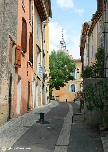 Up The Street, Regusse, Provence par saraharris.sh64