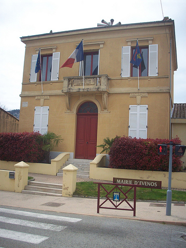 Hôtel de Ville, Evenos, Var. par Only Tradition